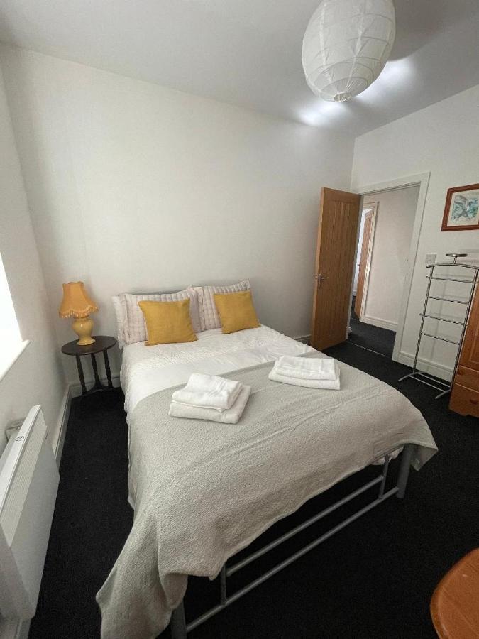 2 Bedroom Apartment In Кіддермінстер Екстер'єр фото