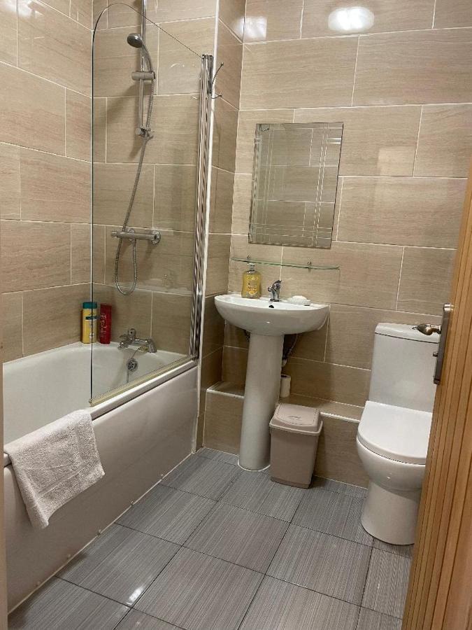 2 Bedroom Apartment In Кіддермінстер Екстер'єр фото